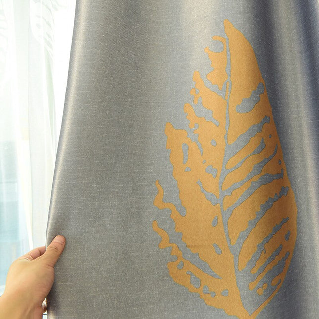 Koristeellinen verho suurella lehtikuviolla