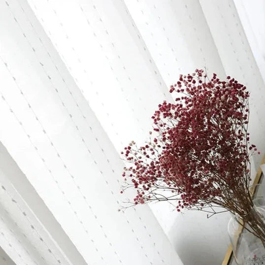 Valoverho kauniilla pilkkukuviolla