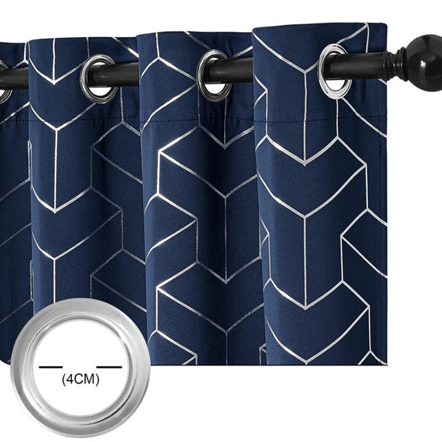 Sininen pimennysverho kultaisella geometrisellä kuviolla