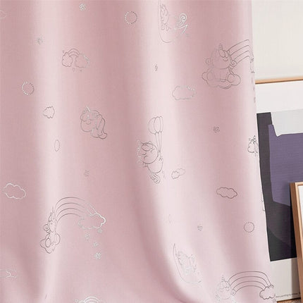 Vaaleanpunainen yksisarvisverho lastenhuoneeseen