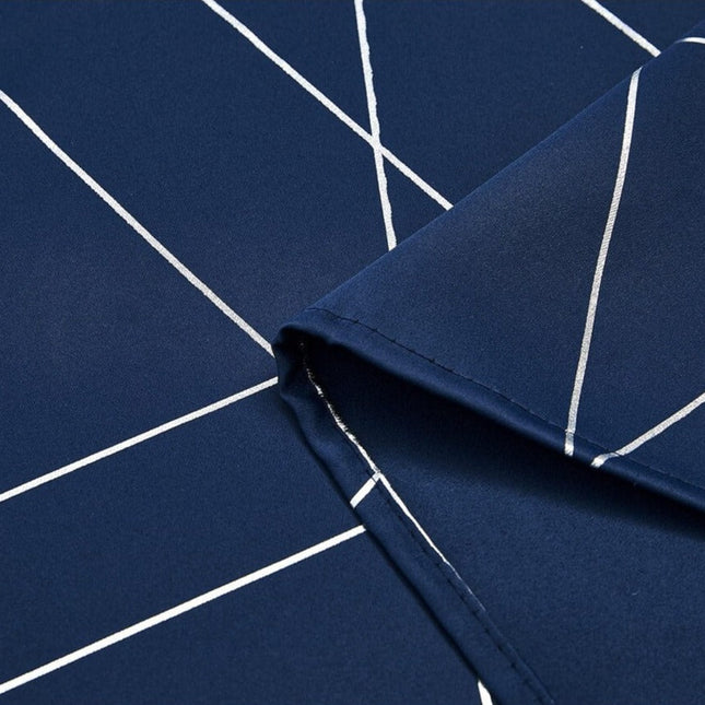 Sininen pimennysverho graafisella kuviolla