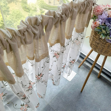 Maalaisromanttinen kappaverho keittiön ikkunaan