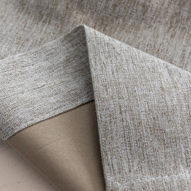 Beige yksivärinen pimennysverho makuuhuoneeseen