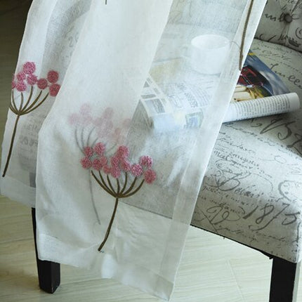 Valoverho vanhan roosan kukkakirjailulla