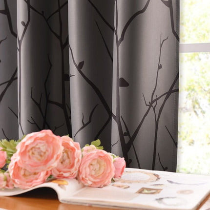 Luontoaiheinen verho oksakuviolla olohuoneeseen