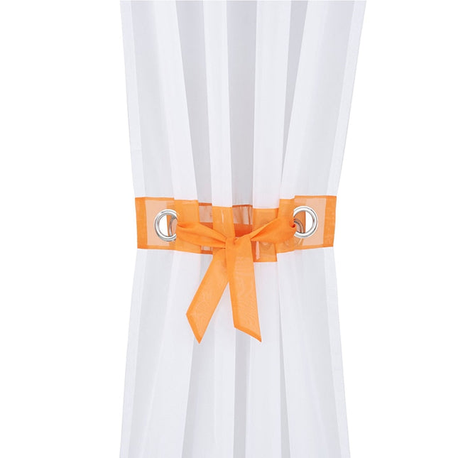 Valkoinen valoverho sinisellä yläreunalla