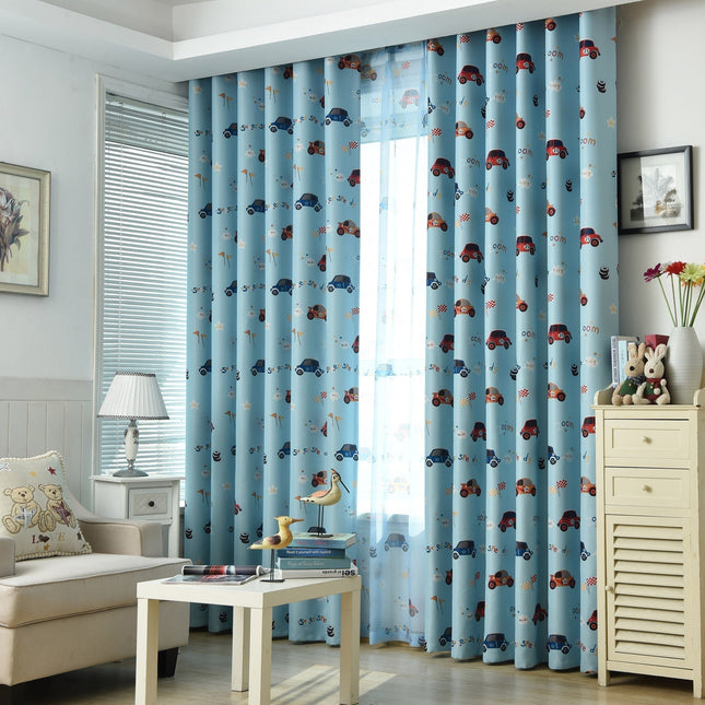 Sininen pimennysverho autoilla lastenhuoneeseen