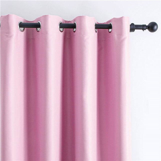 Vaaleanpunainen pimennysverho purjerenkailla