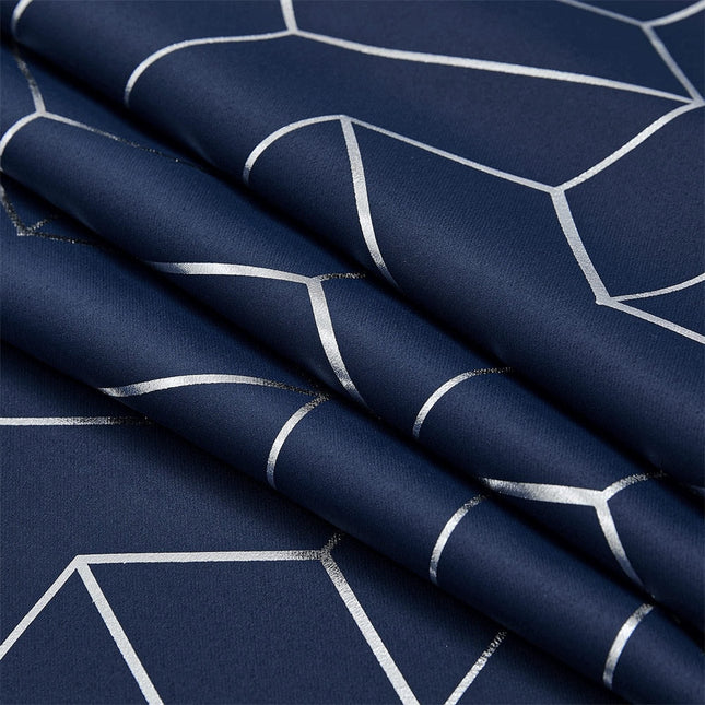 Sininen pimennysverho kultaisella geometrisellä kuviolla