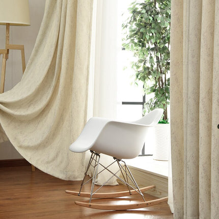 Luonnonvalkoinen verho hienovaraisella tekstuurilla