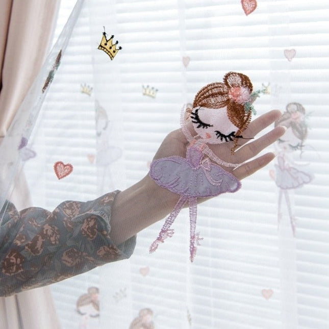 Lastenhuoneen valoverho ballerina-kuvioilla