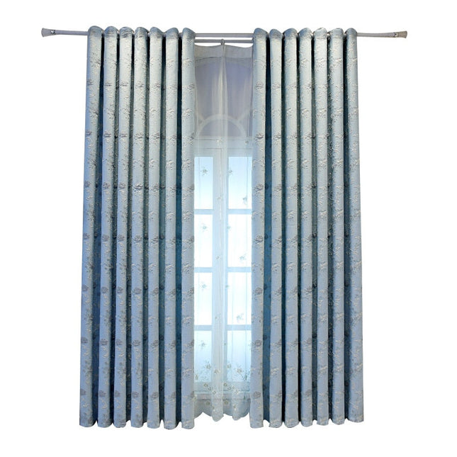 Kirjailtu valoverho herkällä kukkakuviolla