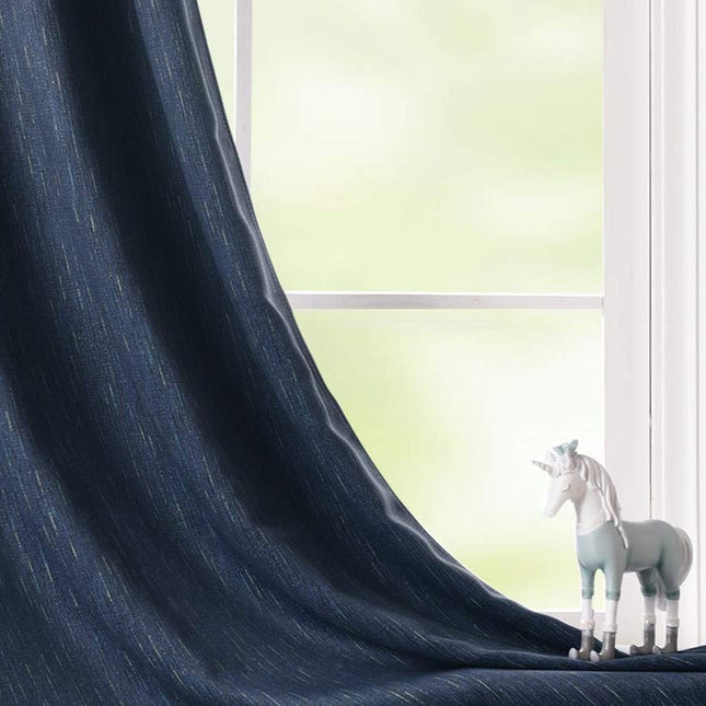 Yksivärinen pimennysverho kudotulla pinnalla