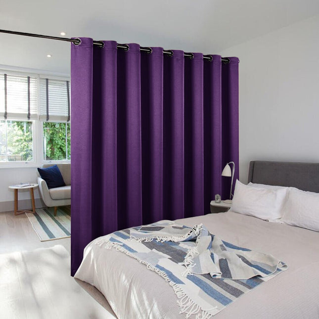 Pimennysverho tilanjakajaksi makuuhuoneeseen