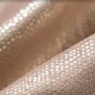 Beige pimennysverho purjerenkailla olohuoneeseen