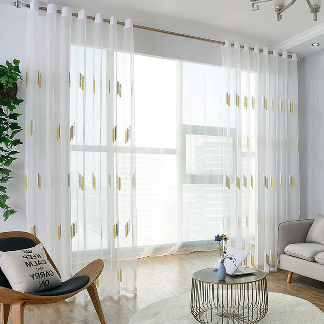 Kirjailtu valoverho geometrisella kuviolla