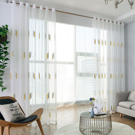 Kirjailtu valoverho geometrisella kuviolla