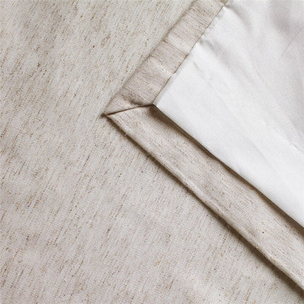 Moderni raidallinen verho renkailla