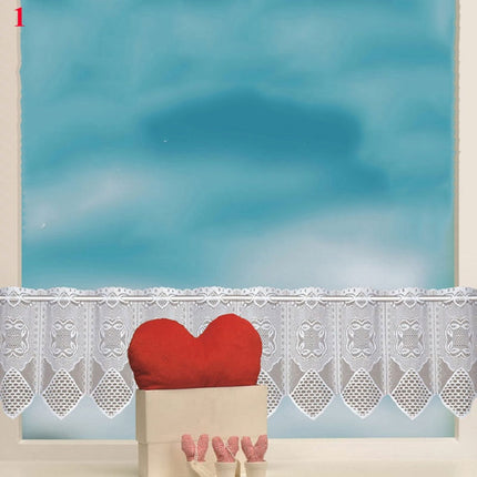 Valkoinen pitsinen keittiöverhosetti