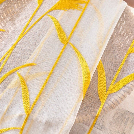 Valoverho kirjaillulla heinäkuviolla