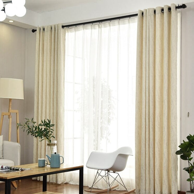 Luonnonvalkoinen verho hienovaraisella tekstuurilla