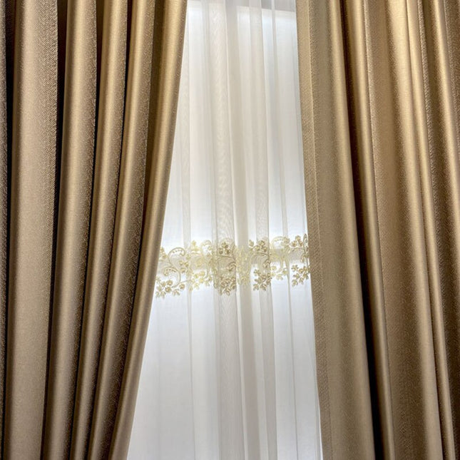 Ylellinen kimaltava pimennysverho olohuoneeseen