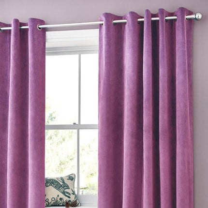 Malvanvärinen samettinen pimennysverho