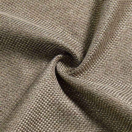 Ruskea pimennysverho makuuhuoneen ikkunaan