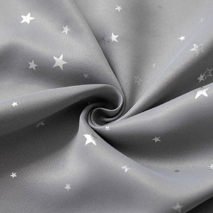 Harmaa pimennysverho tähtikuviolla lastenhuoneeseen