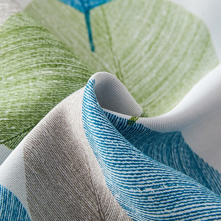 Vihreä lehtikuvioinen pimennysverho