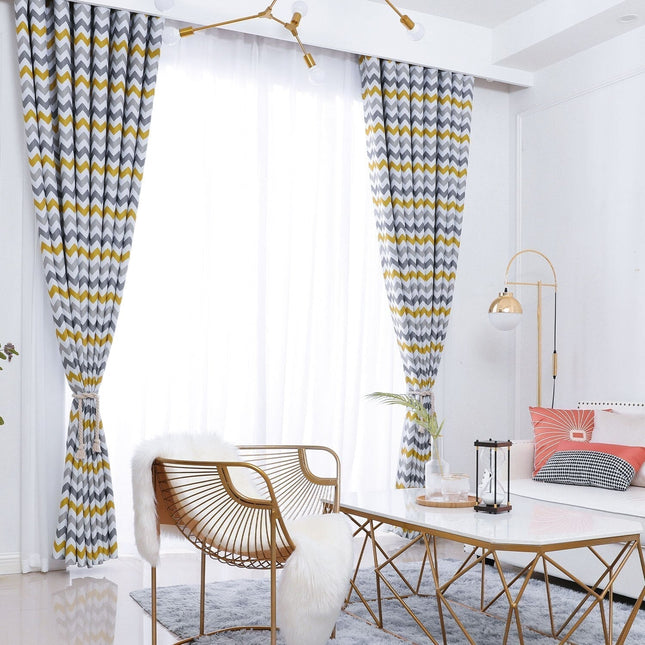 Keltainen pimennysverho siksak-kuviolla
