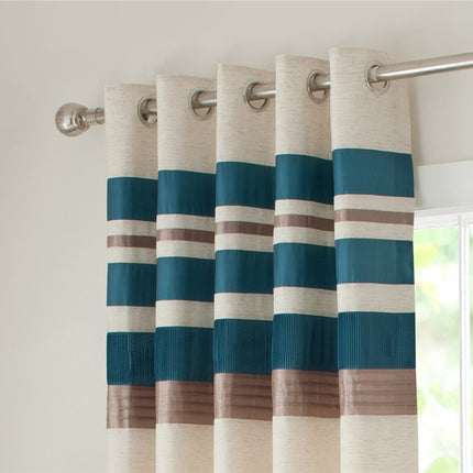 Moderni raidallinen verho renkailla