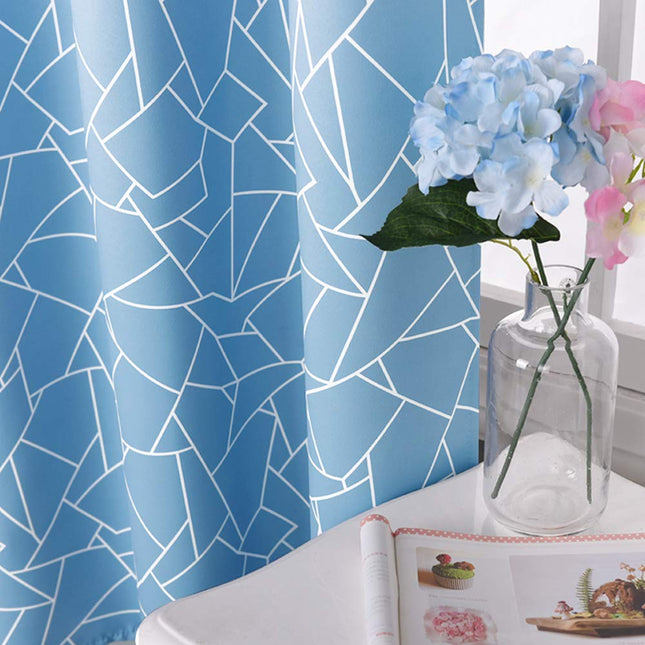 Pimennysverho modernilla graafisella kuviolla