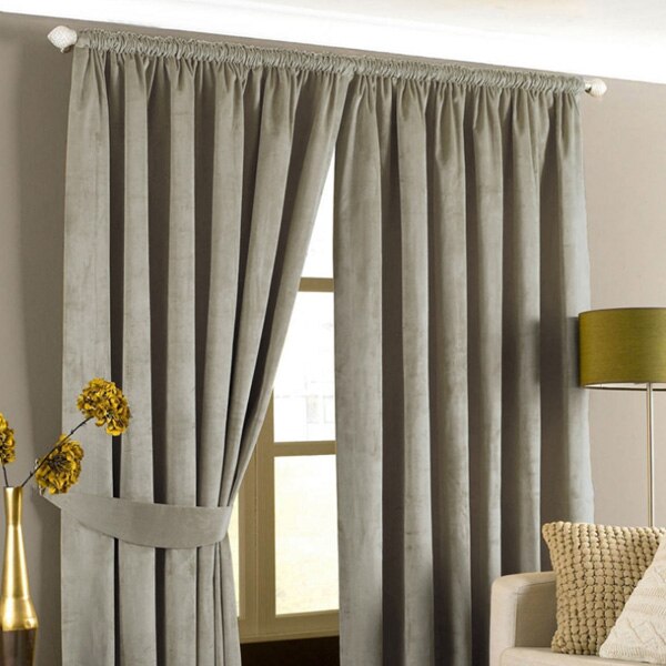 Ylellinen harmaa pimennysverho makuuhuoneeseen