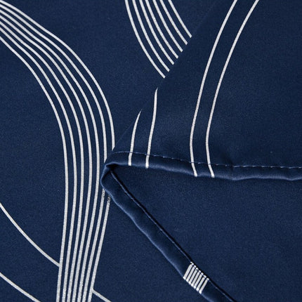 Sininen pimennysverho hopealla aaltokuviolla