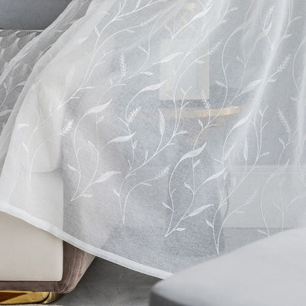 Valoverho kirjaillulla lehtikuviolla