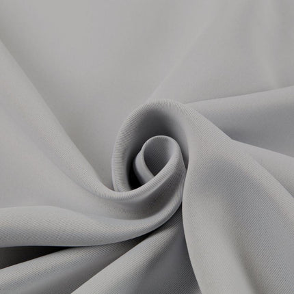 Paksu pimennysverho makuuhuoneen ikkunaan