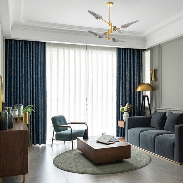 Yönsininen pimennysverho abstraktilla kuviolla