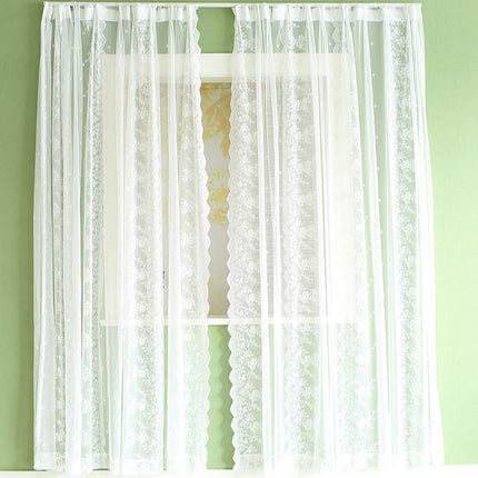 Valkoinen pitsikuvioinen valoverho olohuoneeseen