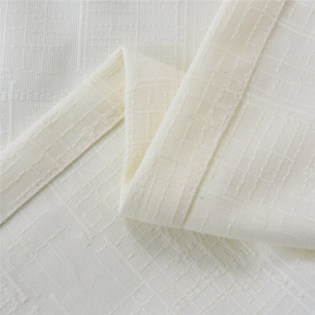 Struktuuripintainen verho purjerenkailla olohuoneeseen