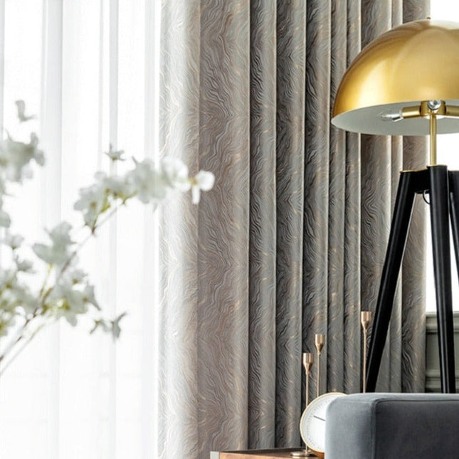 Hopeanvärinen aaltokuvioitu pimennysverho