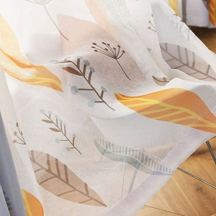 Keltainen lehtikuvioinen läpikuultava verho