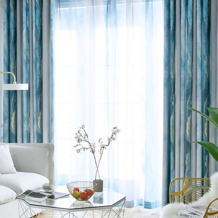 Valoverho ohuella kultaisella kuviolla