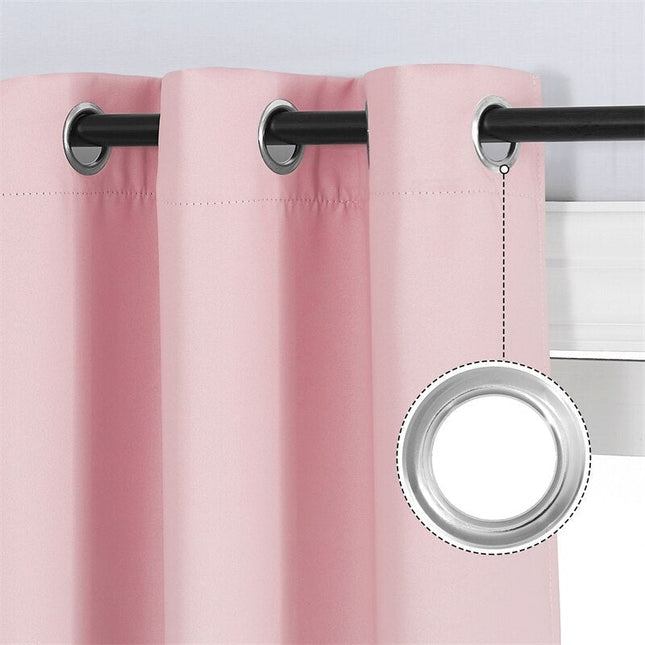 Liukuvärjätty pimennysverho makuuhuoneen sisustukseen