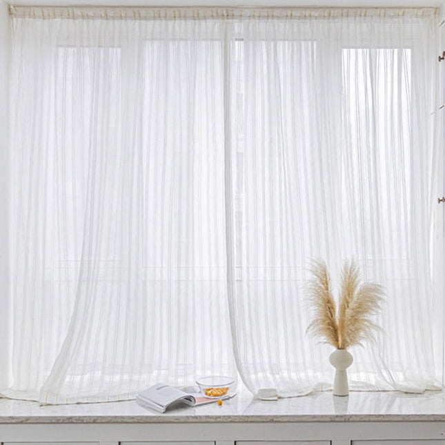 Raidallinen ohut verho tarranauhakiinnityksellä