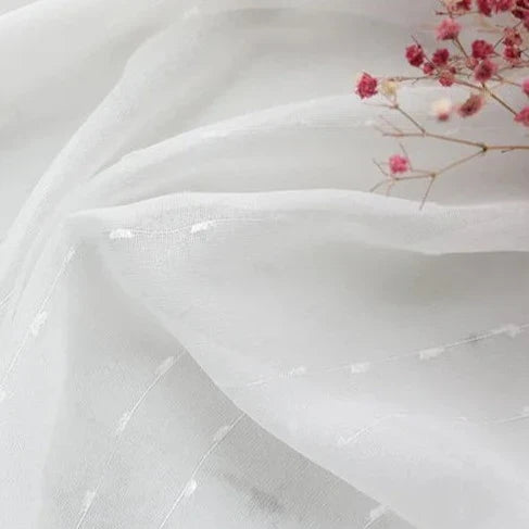 Valoverho kauniilla pilkkukuviolla