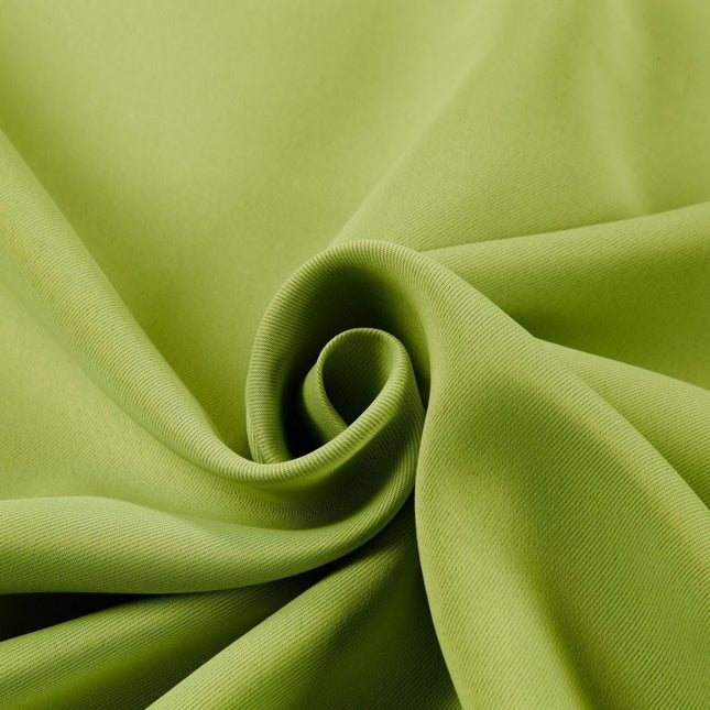 Paksu pimennysverho makuuhuoneen ikkunaan