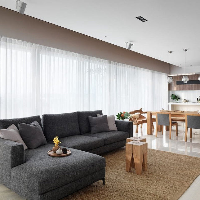 Klassinen valkoinen valoverho