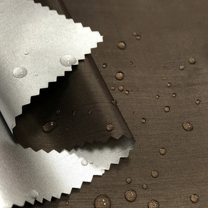 Pimennysverhokangas useissa eri väreissä