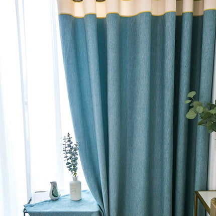 Sininen verho beigellä yläreunalla